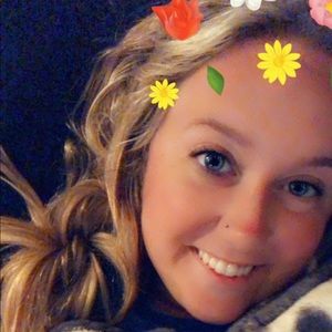 Meet your Posher, Alyssa